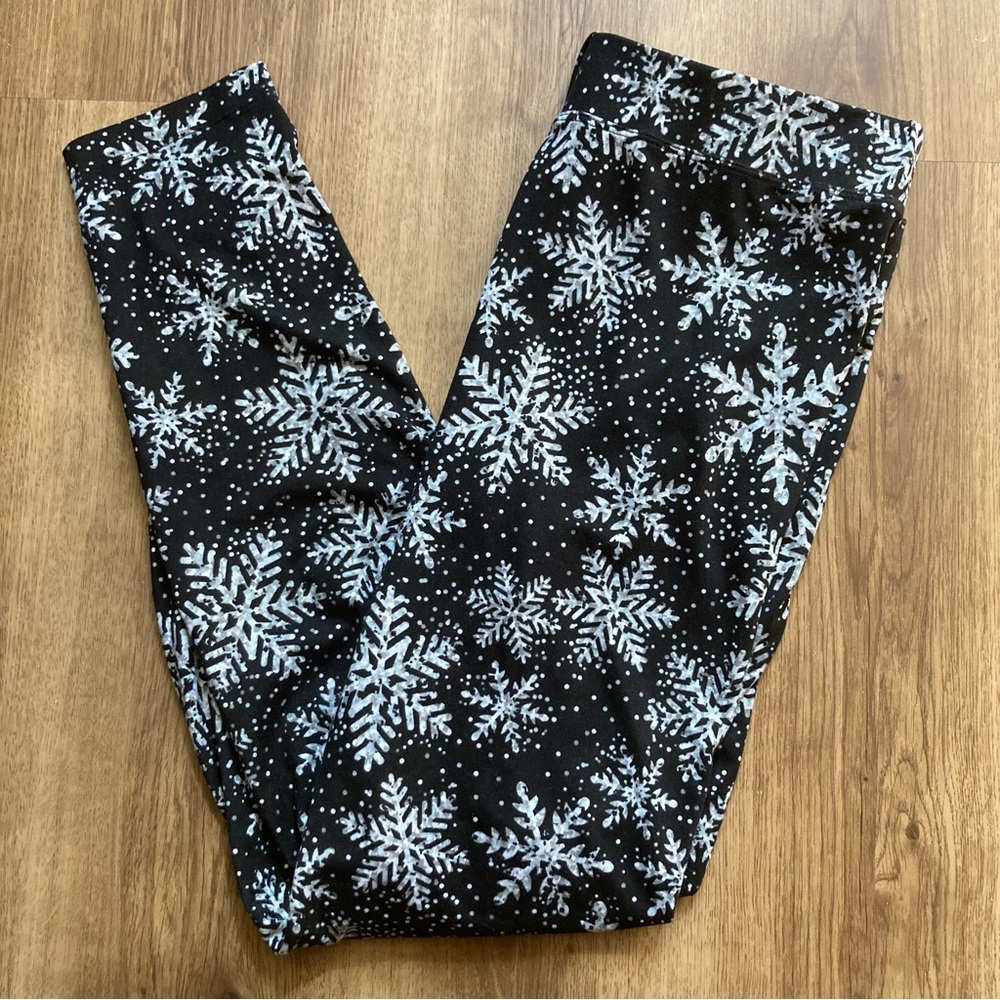 Runway Ready Soft Black & Gray Snowflakes Leggings Large